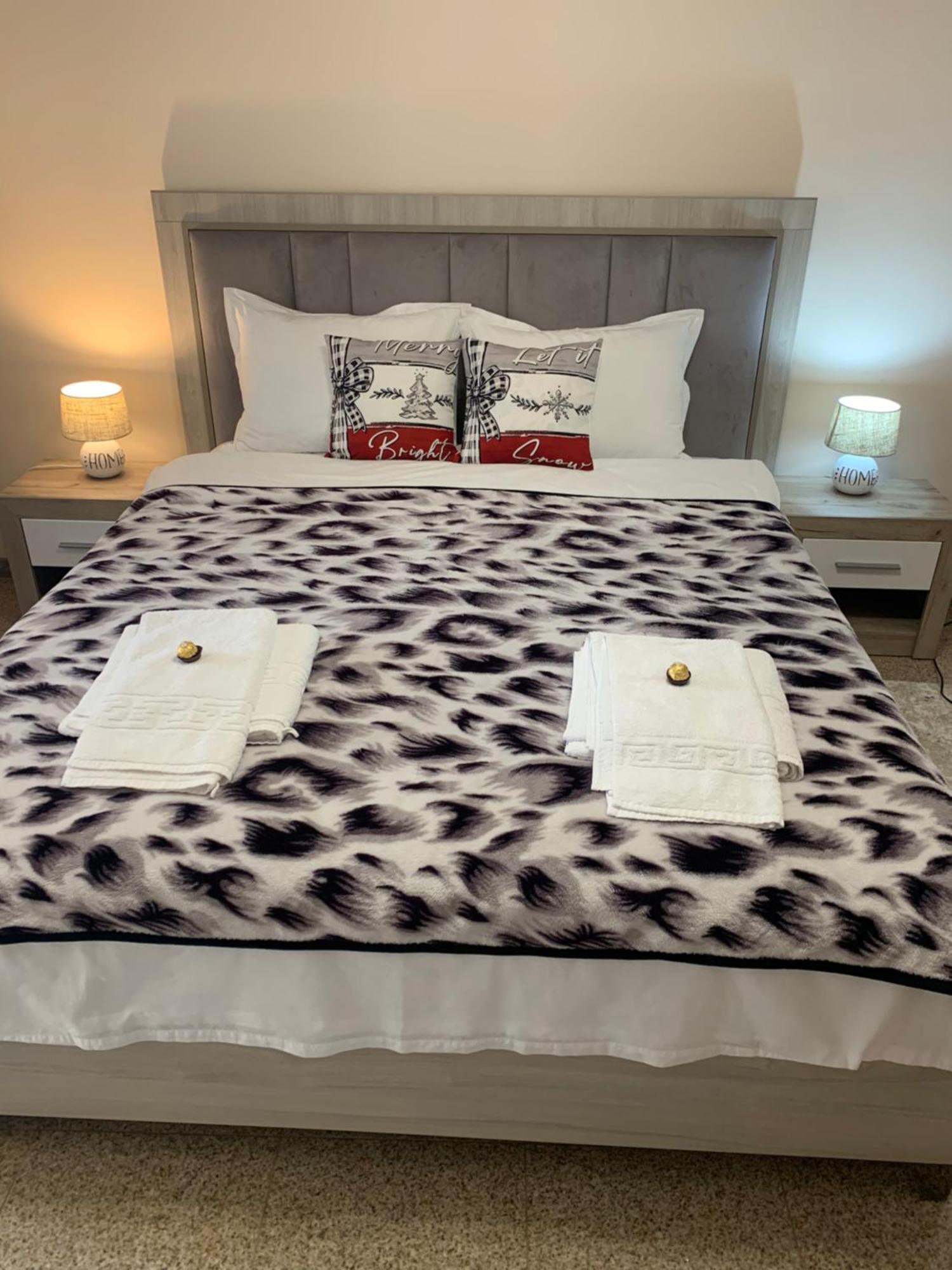 Minerva Ultracentral Apartment Крайова Екстериор снимка